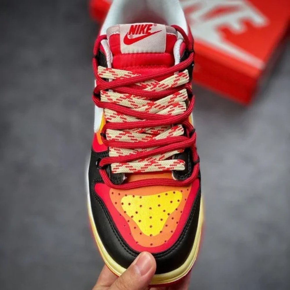 Futura x Nike Dunk Low SB - Picture 3 of 5